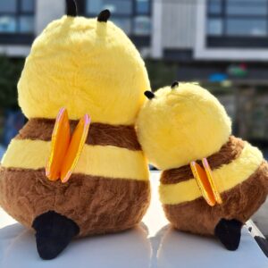 Alternative view of عروسک زنبور گوگولی